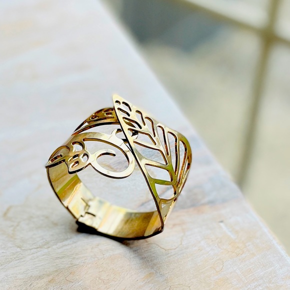 Jewelry - 💚 Gold Cuff Bracelet NWOT